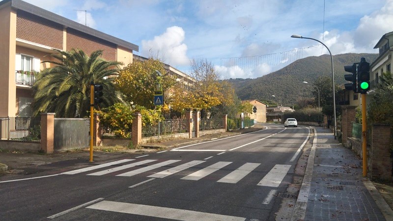 immagine notizia (ptn) Acquasparta, attivato il primo semaforo a chiamata per la sicurezza delle scuole